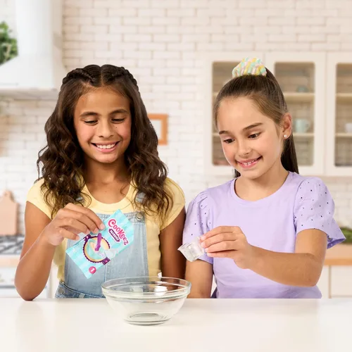 Miniatura 7 de Cookeez Makery Freezy Cakez. Mezcla y decora a tu mejor amigo de peluche. Coloca tu mezcla de pastel en la congelación y sorpréndete cuando salga un