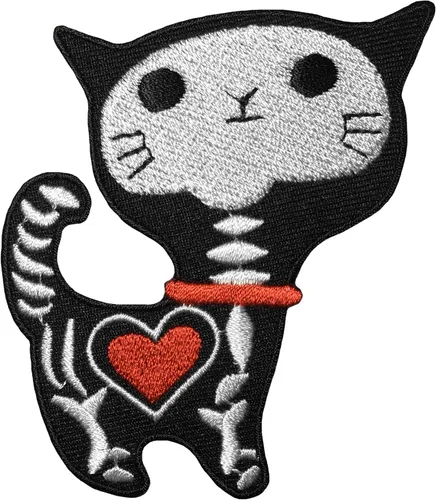 Lindo parche bordado con apliques bordados de dibujos animados con forma de calavera y corazón rojo con forma de calavera y corazón rojo, color