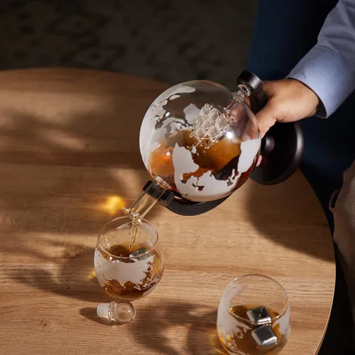Miniatura 5 de Juego de decantadores de whisky de globo grande para hombre, 50 onzas (50.7 fl oz) con 2 vasos, regalos de cumpleaños de aniversario para él
