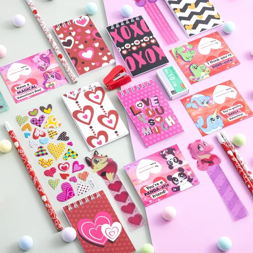 Miniatura 8 de JOYIN Juego de 28 artículos de papelería para el día de San Valentín con tarjeta de regalo para niños, incluye lápices, reglas, cuaderno