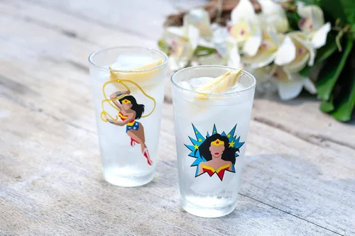 Miniatura 5 de Underground Toys Dc Wonder Woman - Juego de vasos de pinta Dos vasos de estilo cómic llenos de acción Juego de 2 vasos de edición limitada de 16