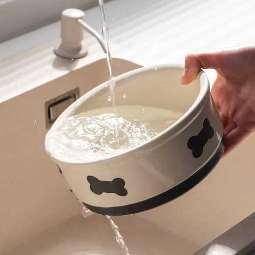 Miniatura 4 de Sweejar Cuencos de cerámica para perros con patrón de huesos, plato de comida para perros pequeños, cuenco de porcelana para agua de 16 onzas Beige