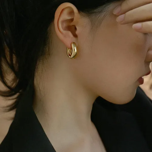 Miniatura 5 de Aretes de aro pequeños y gruesos de oro ligeros para mujer