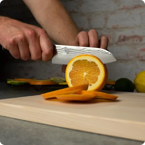 Miniatura 8 de Shun Cuchillo Santoku clásico de 5 1/2" Handcrafted Japanese All Purpose Knife, VG-MAX Core, Damascus Stainless Steel Cladding, Pakkawood Handle