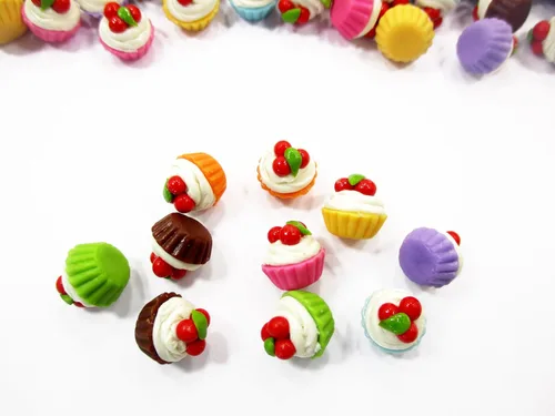Miniatura 3 de Casa De Muñecas Miniatura Alimentos de Lot 100 Mixed Cupcakes Cherry parte superior Wholesale 6322 Bulk clay bakery food prop, loose tiny swirled