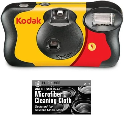 Paquete de Kodak Funsaver - Cámara desechable de un solo uso de 1.378 in (ISO-800) con flash, 27 exposiciones con paño de microfibra
