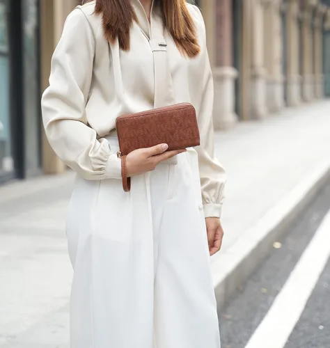 Miniatura 2 de MKF Collection Mia K - Cartera de pulsera para mujer, pequeña cartera de cuero vegano para tarjetas de crédito con cremallera y bolsillo