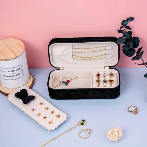 Miniatura 5 de SANQIANWAN Joyero de viaje de terciopelo de felpa para mujer, lujoso, esponjoso, portátil, pequeño, pequeño, joyero, para aretes, anillos, soporte