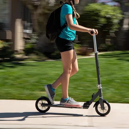 Miniatura 8 de Mongoose Trace Kick Scooter para jóvenes, adultos, niños y niñas, de liberación rápida, ligero y fácil de plegar, agarres estilo bicicleta, soporta