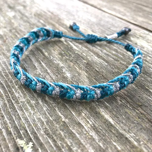 Miniatura 2 de Rumi Sumaq Pulseras de Orgullo y Bandera del País con Atadura de Tirón — Pulseras Macramé Trenzadas a Mano, Nudo de Pescado y Trenzadas Ajustables