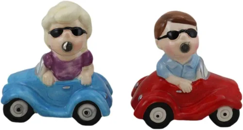 Miniatura 3 de Ebros Gift Juego de saleros y pimenteros con texto en inglés "I Love You", para parejas de San Valentín, besándose en autos vintage, figuras