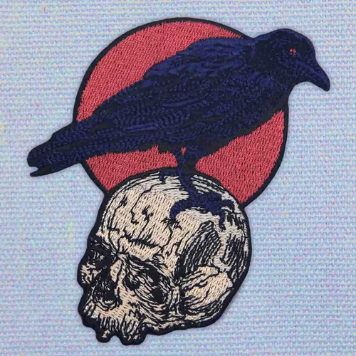 Miniatura 3 de El cuervo en el cráneo parche bordado aplique insignia para planchar en el emblema