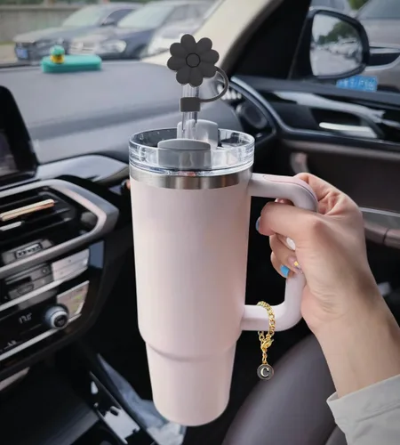 Miniatura 5 de Accesorios para taza Stanley, 1 pieza Cubierta de pajita de silicona con flor para pajita Stanley de 30 y 40 oz con asa y 1 pieza dije con letra