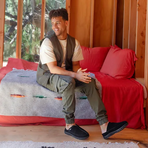 Miniatura 8 de BEARPAW Pantuflas Bruce para hombre, gamuza clásica para hombre, zapatos sin cordones para hombre, zapatos casuales cómodos