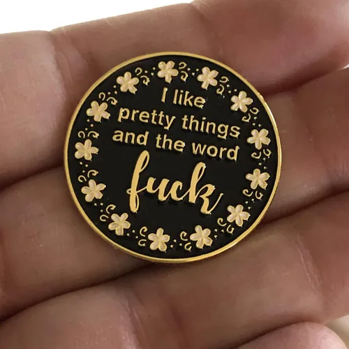 Miniatura 2 de Me gustan las cosas bonitas y la palabra F* ck esmalte aguja Minder