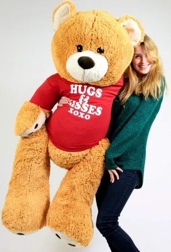 Miniatura 3 de Big Plush Abrazos y besos oso de peluche gigante de cinco pies de alto color marrón miel viste camiseta que dice abrazos y besos XOXO