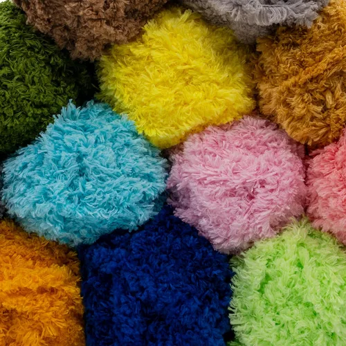 Miniatura 5 de Estako Softy 100% Poliéster Esponjoso Suave Grueso Peso #5 Hilado para Crochet y Tejido 3.52 oz (100 gr) 98 Yds (90 m) (9110 - Blanco)