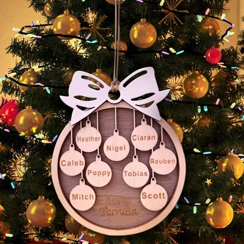 Miniatura 9 de Adorno de Navidad familiar personalizado 2023, adornos de madera para árbol de Navidad con cuerda pequeña, de 1 a 10 nombres personalizados