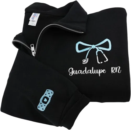 Miniatura 18 de COUPLEHOODIES - Sudadera de enfermería bordada con nombre, personalizada, con cremallera de un cuarto, regalo para asistente de enfermería