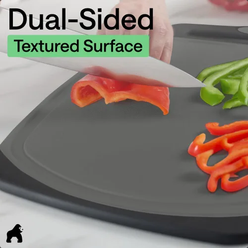 Miniatura 6 de GORILLA GRIP Juego de 3 tablas de cortar de cocina reversibles sin BPA, diseñadas en Estados Unidos, no porosas, ranuras para jugos atrapan Gris