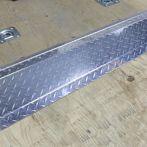 Miniatura 5 de Extreme Max 3005.9053 Placa deslizante de aluminio con bisagras para puerta de remolque, 36" x 9
