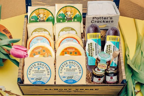 Miniatura 28 de Caja de regalo de Cheese Bros. Brotherhood Fresco de Wisconsin Surtido de Gouda, Havarti, Mozzarella y Fratello Gran idea de regalo de comida
