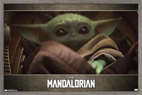 Trends International Star Wars: The Mandalorian - Póster de pared de ojos, 14.725 x 22.375 pulgadas, versión enmarcada de madera de granero