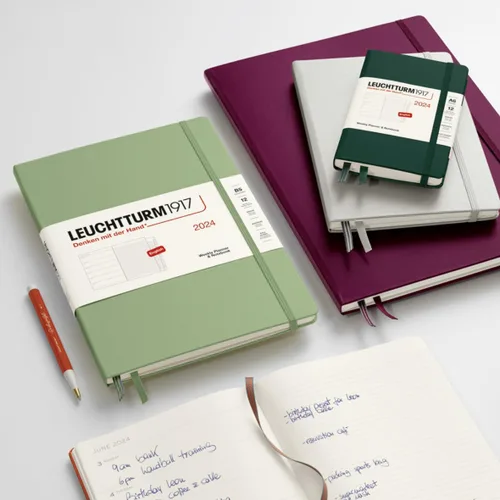 Miniatura 2 de LEUCHTTURM1917 - Agenda semanal y cuaderno 2024 con folleto extra, tapa dura, maestro (A4+), negro (1 de enero - 31 de diciembre de 2024)