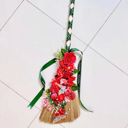 Miniatura 7 de Escoba batidora natural vietnamita - Escoba suave de paja - Escoba de mango largo para limpieza, decoración, boda con 45.28 pulgadas de longitud