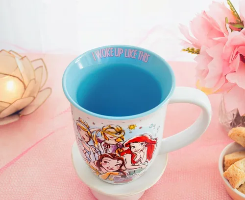 Miniatura 4 de Taza de cerámica de borde ancho Silver Buffalo Disney Princess “I Woke Up Like This” con Belle, Cenicienta, Ariel y Rapunzel, 16 onzas Blanco