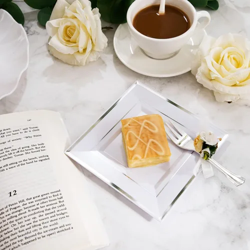 Miniatura 4 de WDF Platos de postre de plástico plateado con tenedores de plástico, 100 platos cuadrados desechables para aperitivos, platos pequeños con borde