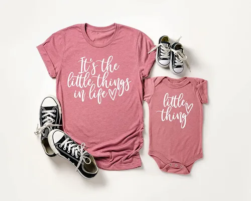 Miniatura 5 de Olive Loves Apple Trajes a juego con texto en inglés "It's The Little Things & Little Thing Cursive Mommy & Me
