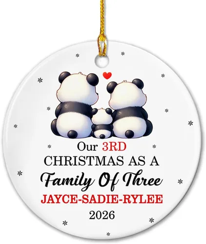 Miniatura 7 de Adorno de cerámica personalizado de cinco medias con nombres y año personalizados, nuestra primera Navidad como familia de cinco, nuestros primeros