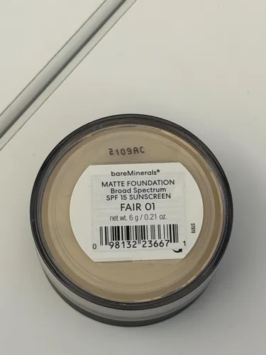 Miniatura 8 de Corrector cosmético tapa ojeras con protector solar factor 20.