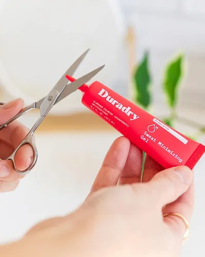 Miniatura 7 de Duradry Gel antitranspirante minimizador de sudor para hombres y mujeres, fuerza recetada, formulado para sudoración excesiva de axilas e