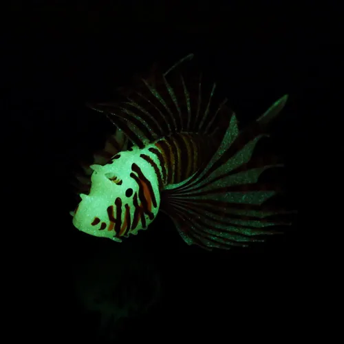 Miniatura 6 de Yoidesu Decoraciones de peces artificiales brillantes, peces falsos luminosos, peces de acuario, exquisito adorno de simulación, decoración de Negro