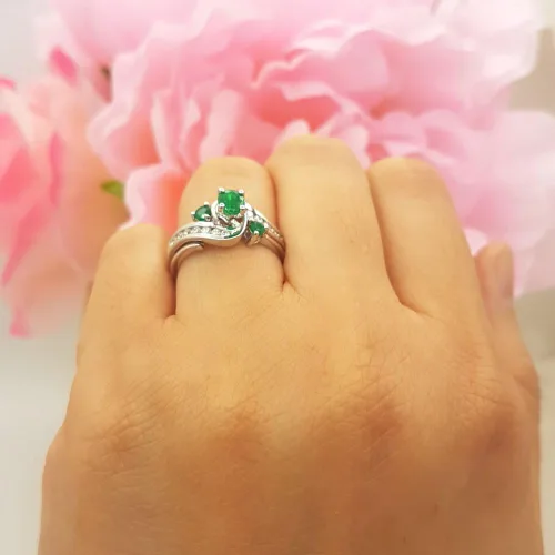 Miniatura 4 de Dazzlingrock Collection - Juego de anillos de compromiso para novia, oro blanco y esmeralda de 10 quilates