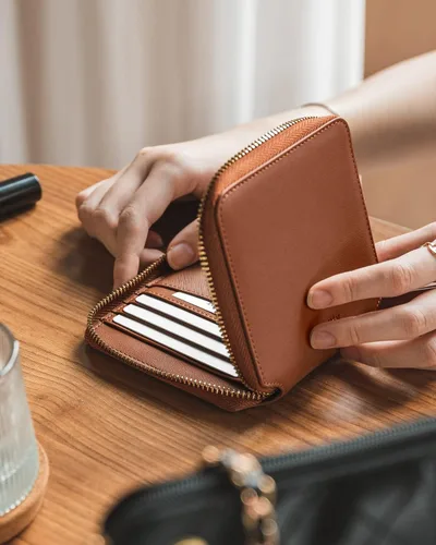 Miniatura 3 de Cartera de piel para mujer, con bloqueo RFID, plegable, delgada, para tarjetas de crédito, con bolsillo con cremallera, Marrón, Classic