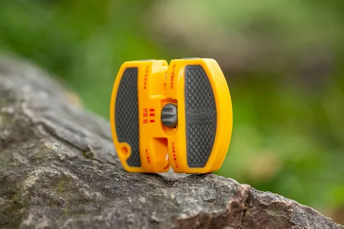 Miniatura 2 de Smith's 50917 Afilador de cuchillos ajustable de 2 pasos, amarillo, ranuras gruesas y finas preestablecidas, afilador de cuchillos de mano