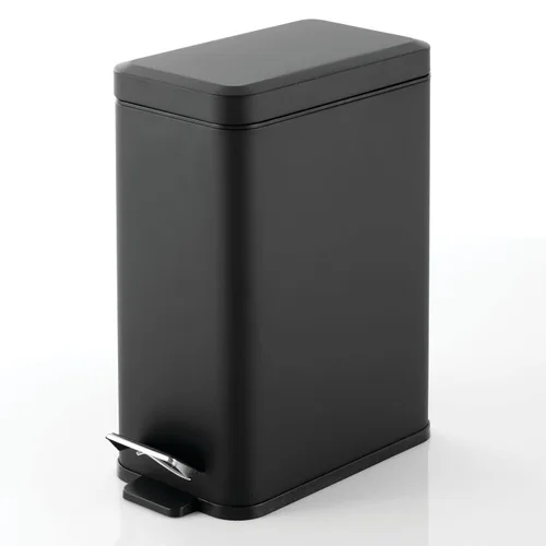 mDesign Cubo de Basura con Pedal — Cubo de basura con pedal, tapa e inserto de cubo de plástico para baño, cocina y oficina — Cubo de basura de Negro