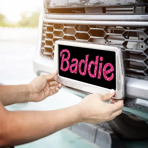 Miniatura 4 de Honey Dew Gifts, Baddie, 12 pulgadas por 6 pulgadas, placa divertida, placas de tocador para autos, accesorios rosa para mujeres, linda etiqueta
