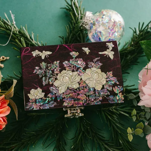 Miniatura 3 de Joyero de February Mountain en nácar - Elegante recuerdo lacado en púrpura con diseño de peonía y mariposa, interior de terciopelo rojo - Regalo