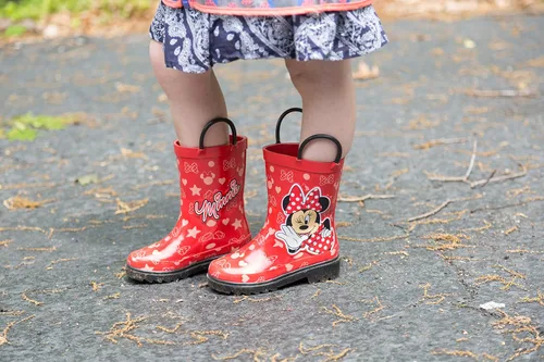 Miniatura 5 de Disney Botas de lluvia de goma de Minnie Mouse y Mickey Mouse, impermeables, fáciles de poner, tallas para niños pequeños y niños pequeños, niños