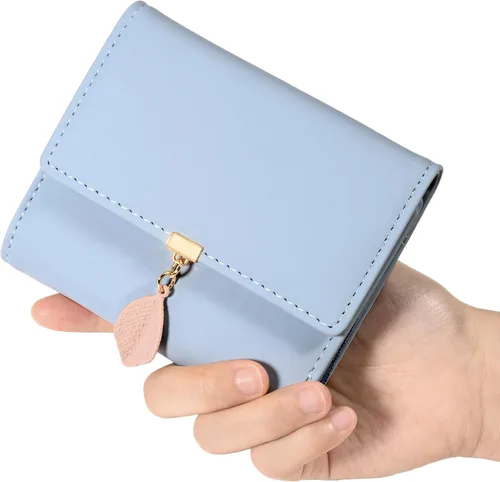 Miniatura 138 de UTO - Cartera pequeña RFID de piel sintética con dije de hoja, cierre de cremallera y tarjetero.