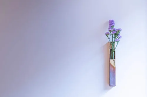 Miniatura 8 de Jarrón de pared fabricado en Japón, jarrón de pared de cerámica japonés para un solo tallo, diseño minimalista de Wabi-Sabi, acabado natural al