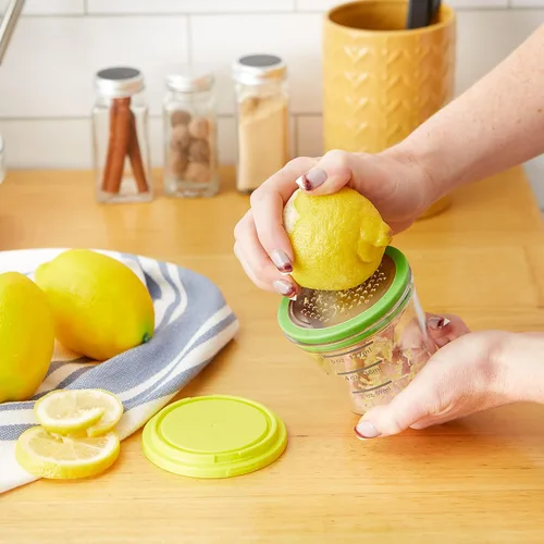 Miniatura 13 de RSVP International Kitchen Collection - Rallador multifunción hermético, a prueba de fugas, apto para lavavajillas, capacidad de 6 onzas