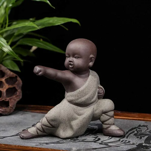 Miniatura 7 de Kingzhuo Estatuilla de Buda en miniatura de cerámica, pequeña y linda estatua de Buda, figura de monje, manualidades creativas para bebés, adornos