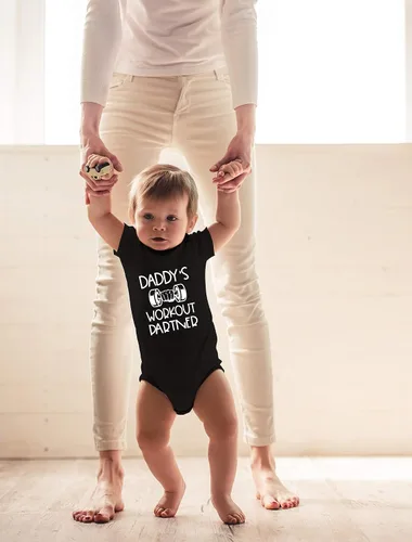 Miniatura 11 de CBTwear Body para bebé de entrenamiento para papá, adorable mameluco para niño, divertido y lindo traje para bebé