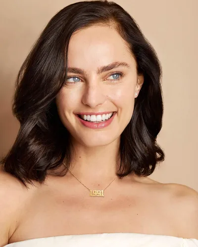 Miniatura 4 de Collar de acero inoxidable chapado en oro de 18 quilates con colgante de número de año de nacimiento y aniversario para mujeres y niñas