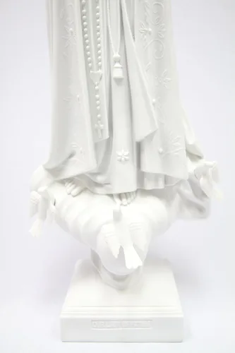 Miniatura 6 de Vittoria Collection Figura de escultura de Virgen María con corona blanca de 28 pulgadas, hecha en Italia, interior y exterior, para jardín, gruta